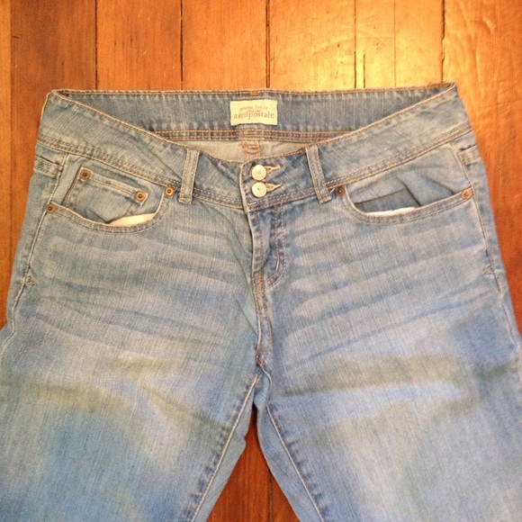 Boyfriend style light wash capri pants