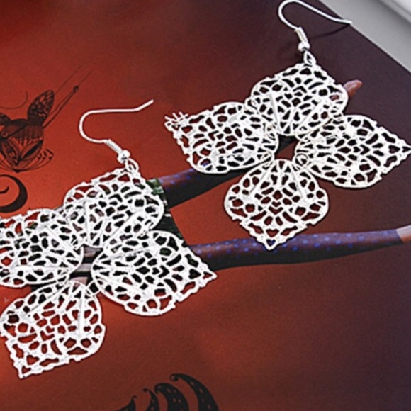 Jewelry - Silver Leaf Earrings