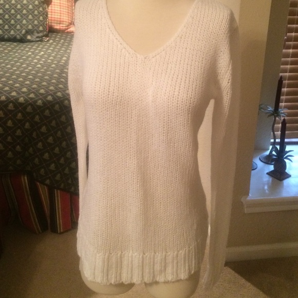NWOT White hand knit sweater. Size M