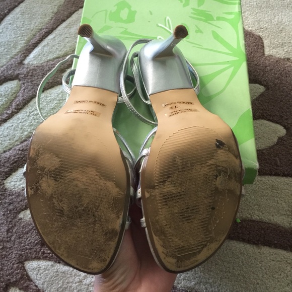 SILVER HEELS - Picture 3 of 3