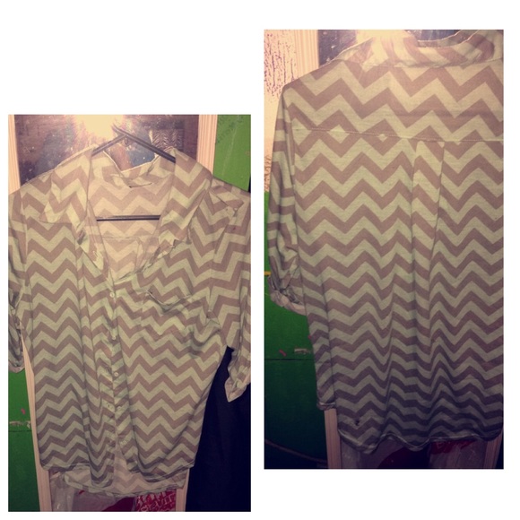 light blue & grey top - Picture 1 of 1