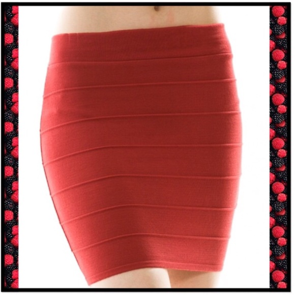 SOLD!!!!!!!FESTIVAL READY RED MINI SKIRT - MED NWT - Picture 3 of 4