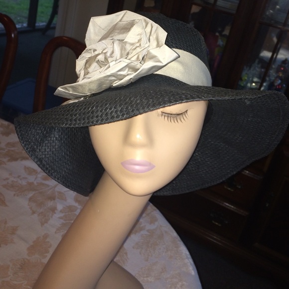 Floopy Black Straw Hat - Picture 1 of 4