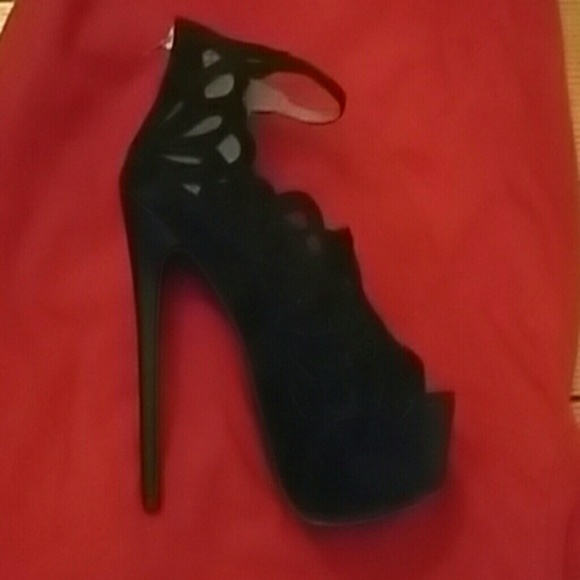 HOLD HOLD TIL THURSDAY