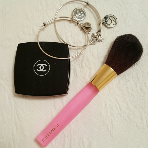 ♡Flash Sale♡ Estee Lauder powder brush
