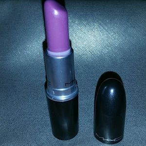 MAC LIPSTICK
