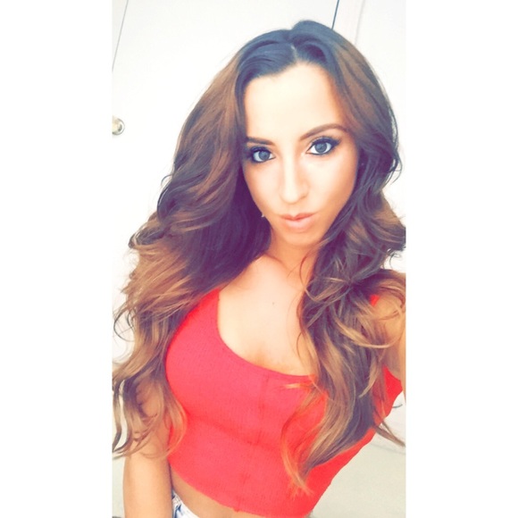 Meet Your Posher- Alyssa - Picture 4 of 4