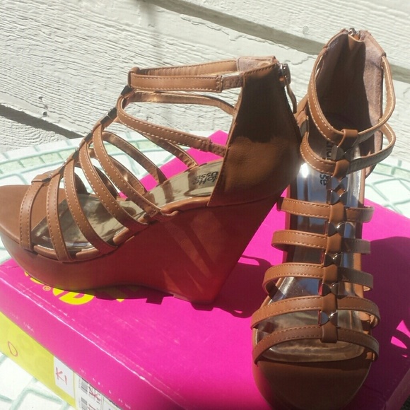 Heels - Picture 4 of 4