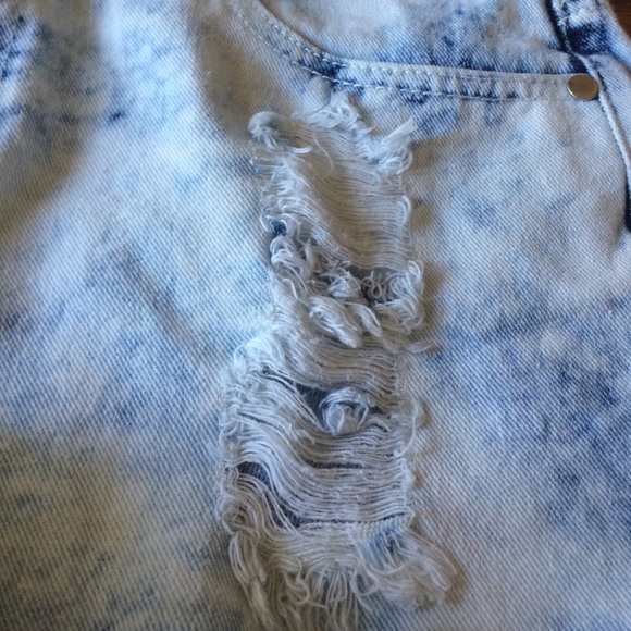 High waisted acid wash shorts - Picture 2 of 4