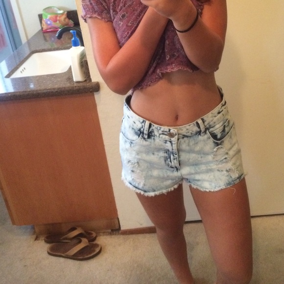 High waisted acid wash shorts - Picture 3 of 4