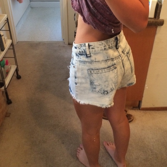 High waisted acid wash shorts - Picture 4 of 4