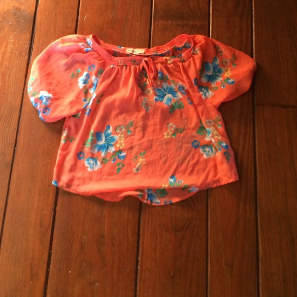 floral hollister top!