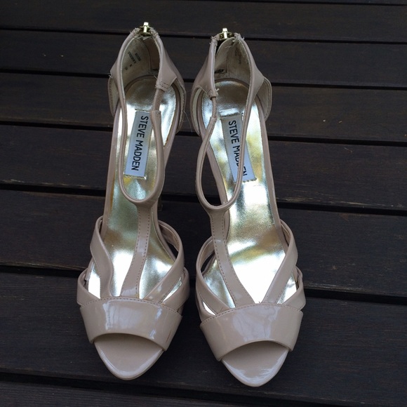 Steve Madden Shoes - Steve Madden Nude Heels