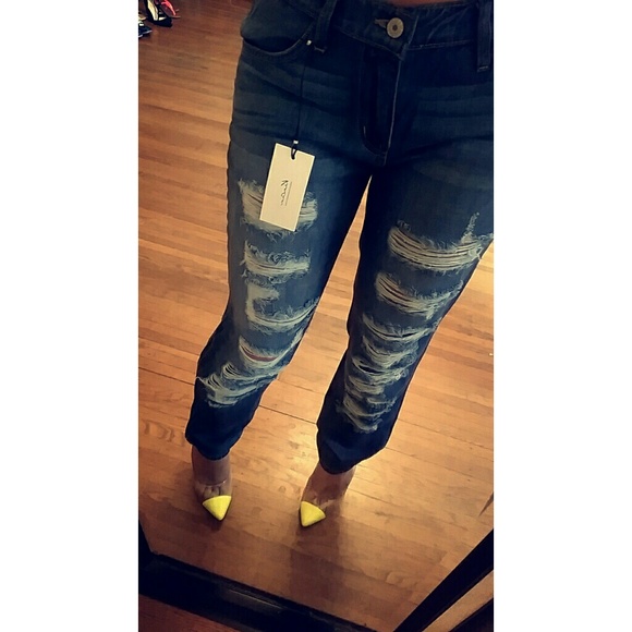 **NWTS**Light blue boyfriend Jeans Ripped