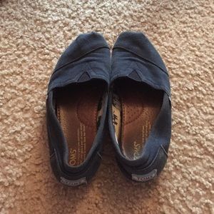 Navy toms