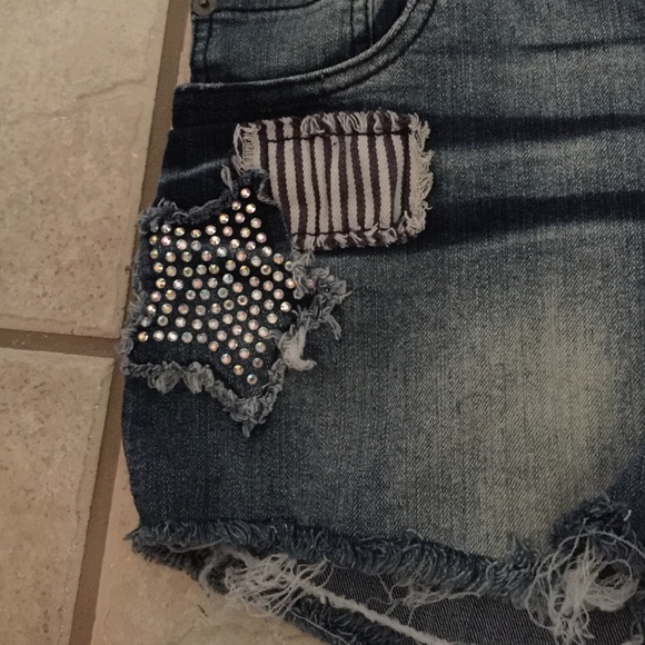 Shorts - Picture 3 of 4