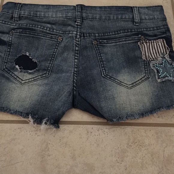 Shorts - Picture 4 of 4