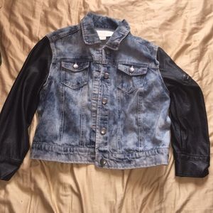 Denim jacket with (faux) leather sleeves
