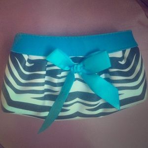 Small zebra clutch