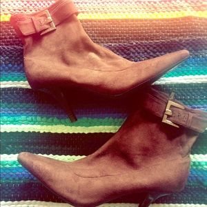 BCBGirls size8.5 Brown Suede Heeled Booties