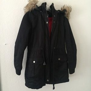 Black parka coat forever 21 like new! Quilt lining
