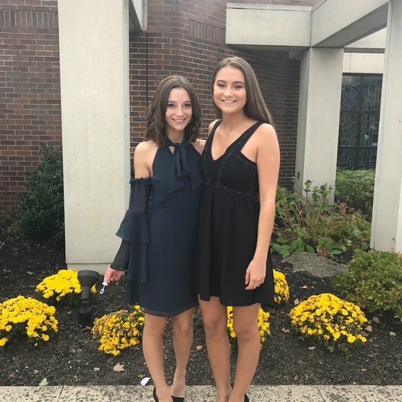 Meet your Posher, Lauren - Picture 2 of 5