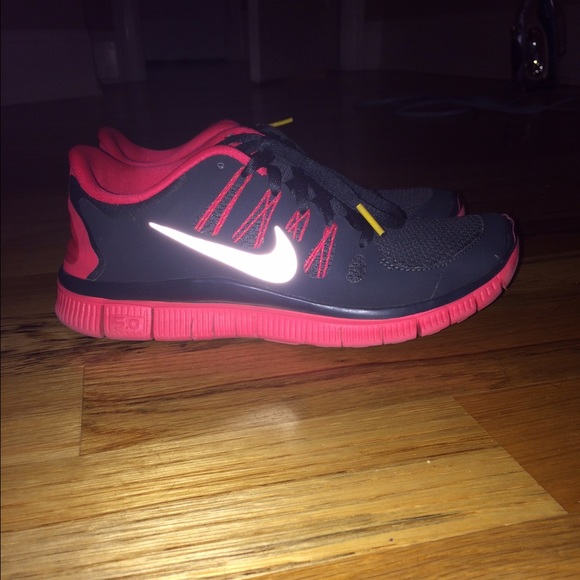 Womens Nike free runs 5.0