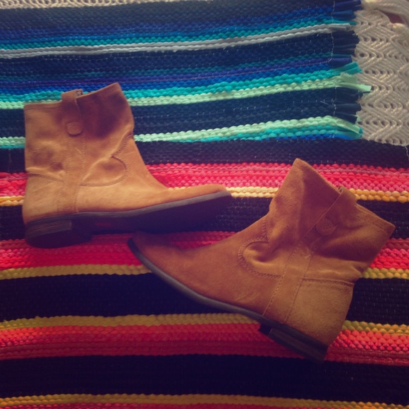 Vintage Vince Camuto Suede Booties