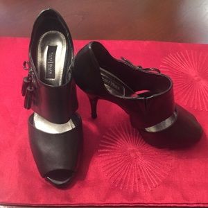 White House/Black Market shoes size 7.5