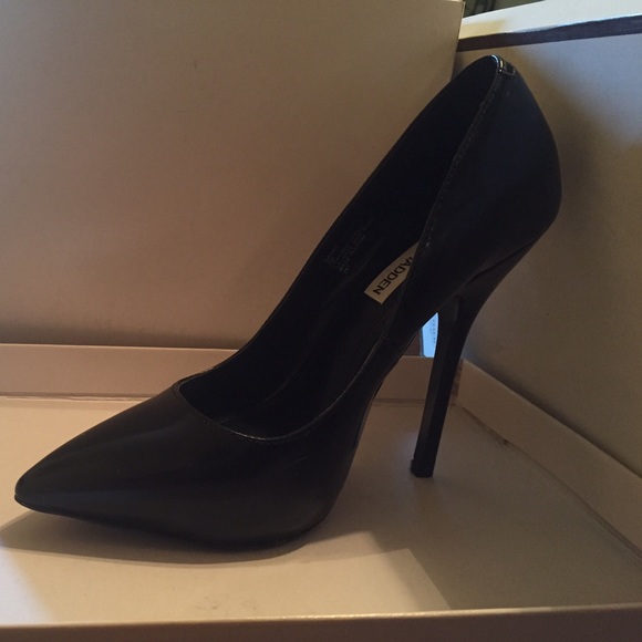 Steve Madden Shoes - Steve Madden 7.5 size very nice and comfortable.