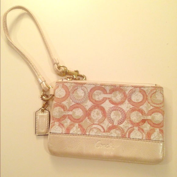 ⭐️SALE⭐️ Coach wristlet