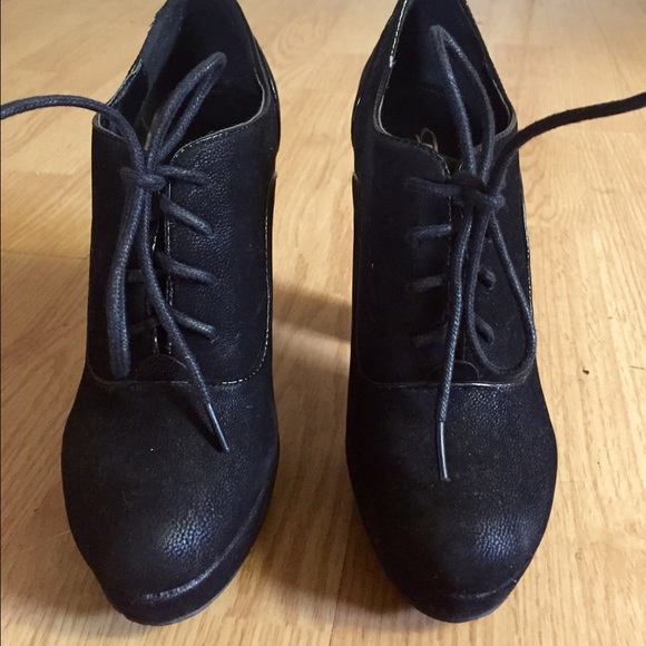 Flyfoz Lace Up Pumps - Picture 2 of 4