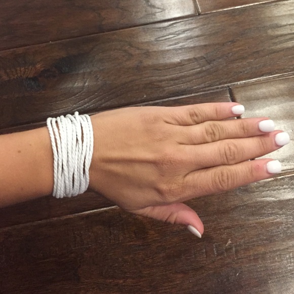 One bracelet with white strings