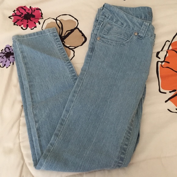 Light blue skinny jeans. - Picture 1 of 1