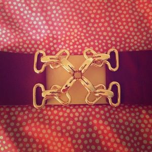 Belt with detachable hardware