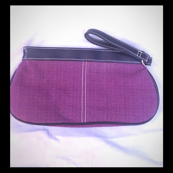 Victoria's Secret Burgundy Wristlet👛