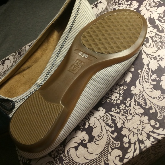 aerosoles flats. nwot. - Picture 4 of 4