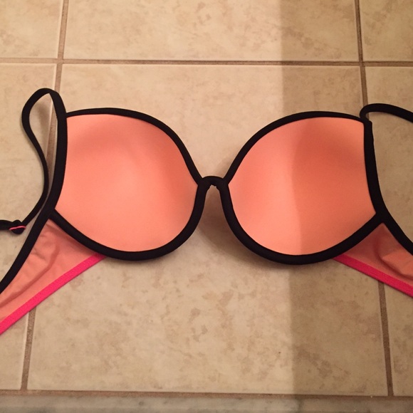 Victoria's Secret Bikini top - Picture 2 of 3