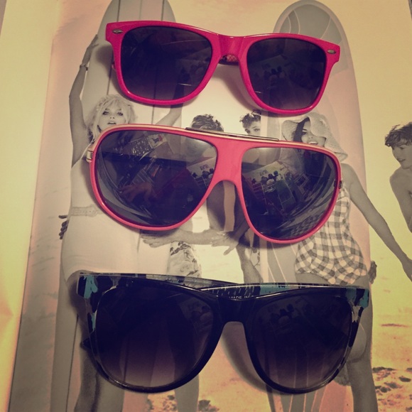 Wayfarer plastic sunglasses set