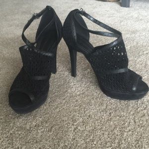 Black laser cut peep toe pumps BCBGeneration sz8.5
