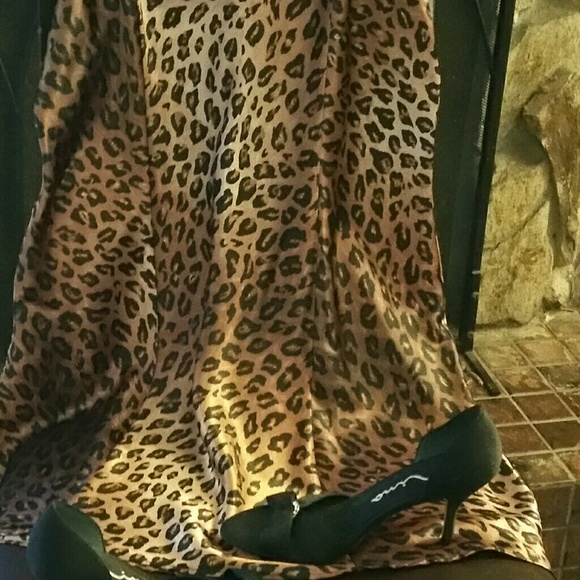 Kathy Ireland Intimates Animal Print Short Nighty - Picture 2 of 2