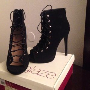 Really cute shoes only wore once!