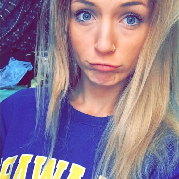 Average broke kid jus tryna throw u deals 🌞✋🏻😘 - Picture 3 of 3