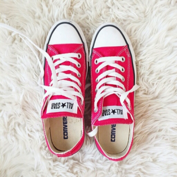 Red converse (low top)