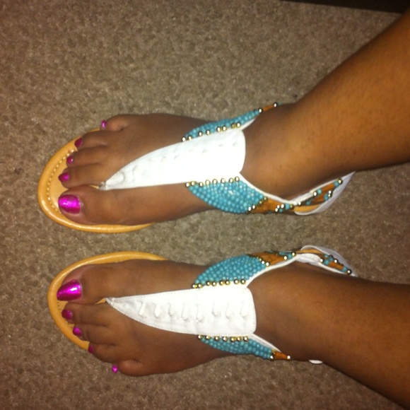 Cute sandals - Picture 2 of 3