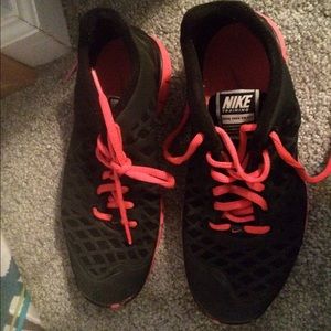Nike size 6 Free Train Fit 4