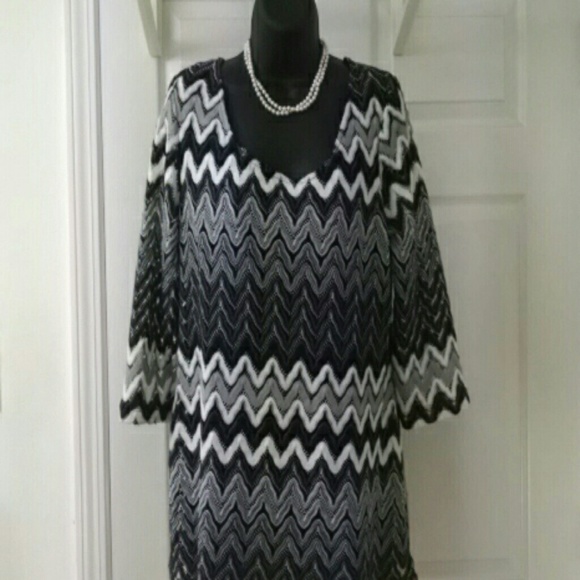 Black, white, gray top. - Picture 1 of 3