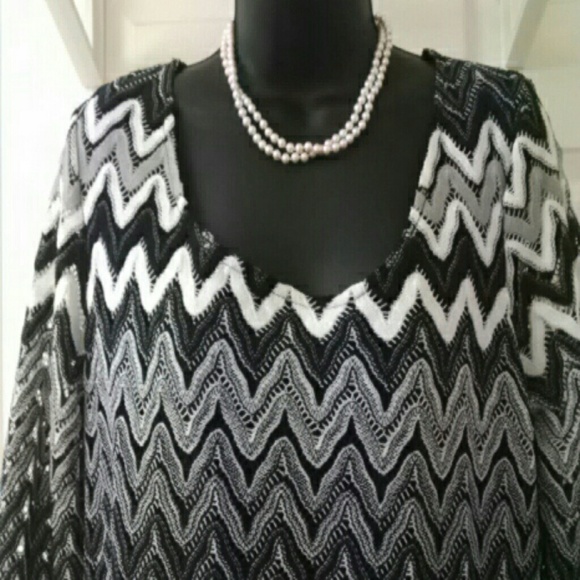 Black, white, gray top. - Picture 2 of 3