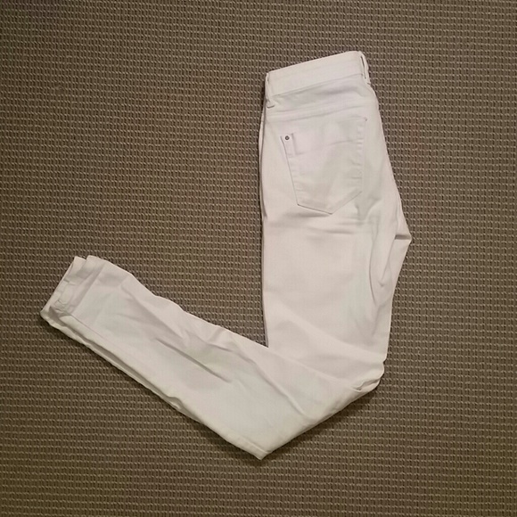 SOLD Gently used Zara Trafaluc white denim jeans - Picture 1 of 4