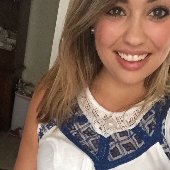 Meet your Posher, Rachel 💖🙈 - Picture 2 of 2